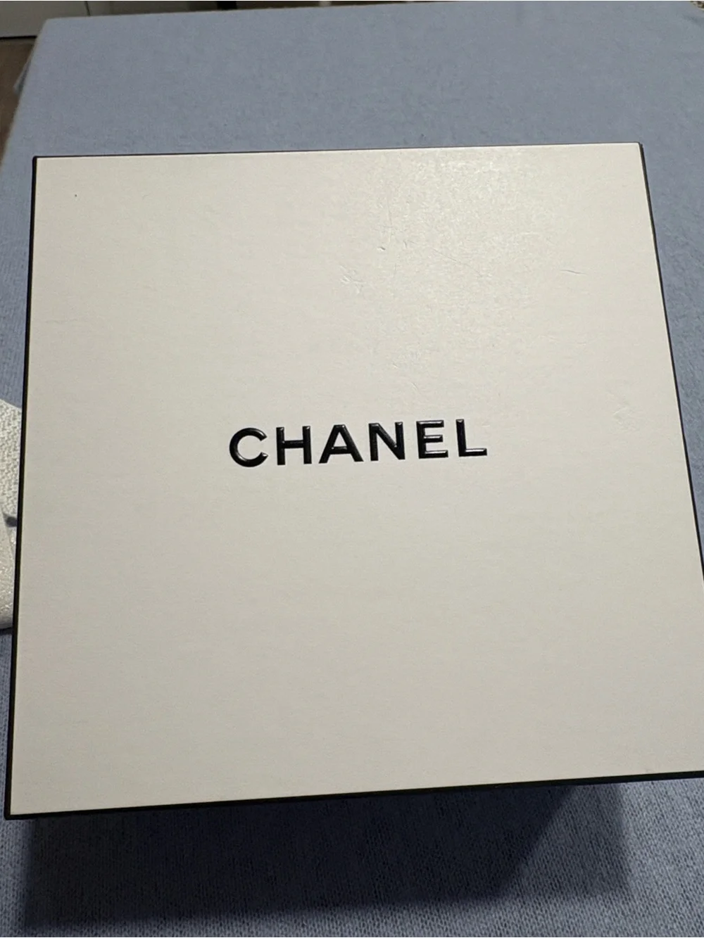 CHANEL White Box w Black Logo &Gold-Stamped Ribbon &drawstring dust bag
